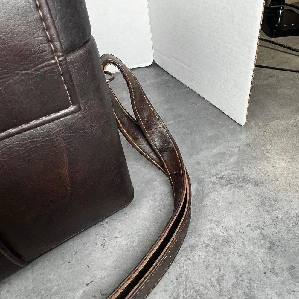 VTG Brown Faux Leather Hard Shell Camera Bag w/ Removable Insert Latch‎ Closure
